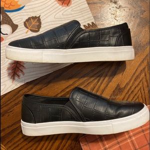 GUC Black Leather Slip On Shoes Size 9